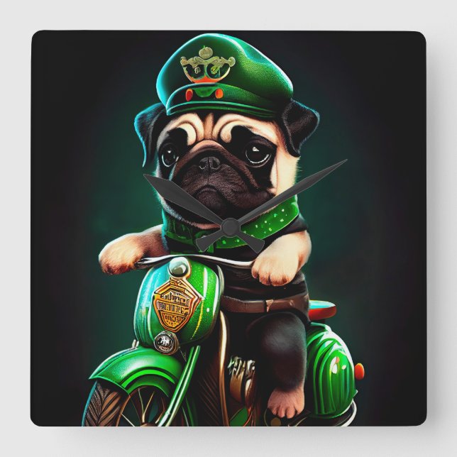 Relógio Quadrado Cachorro Pug Dirigindo Bicicleta Dia de São Patríc (Frente)