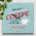 Relógio Quadrado Café Fresco De Vintage Divertido Personalizado<br><div class="desc">Um design de vintage divertido para a década de 1960 com um relógio de café fresco,  personalizado para alguém especial. Estas pequenas conversas excelentes fazem um presente perfeito para a casa ou para o amante do café!</div>
