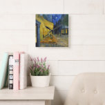 Relógio Quadrado Café Terrace por Vincent Van Gogh<br><div class="desc">Essa pintura de uma vista colorida ao ar livre é uma obra pitoresca, a visão de um espectador relaxado que desfruta do charme de seu entorno sem nenhuma preocupação. Recorda o humor de Van Gogh quando escreveu que "a noite está mais viva e mais rica do que o dia." O...</div>