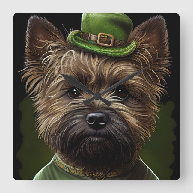 Relógio Quadrado Cairn Terrier vestido para o Dia de São Patrício (Frente)