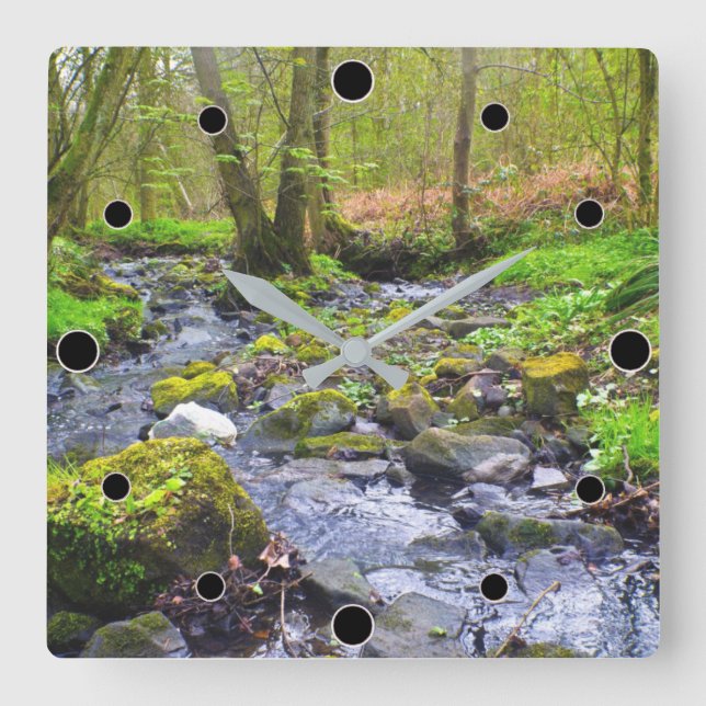 Relógio Quadrado Calming Woodland Stream (Frente)