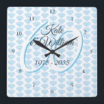 Relógio Quadrado Celebração de Diamante de 60º Aniversário de Casam<br><div class="desc">Personalizado lindamente com seus nomes e datas sobre um delicado "60" (ou inicial de monograma) em um fundo de diamante delicado. Use para celebrações de aniversário ou mais. Criado por Pure Piglet© em www.zazzle.com/purepiglet*</div>