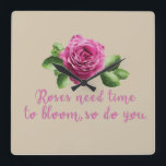 Relógio Quadrado Ditos engraçados sobre rosas e amor<br><div class="desc">Este lindo padrão de flores de rosas ao ar livre é uma ótima maneira de mostrar seu amor pelo exterior sem exagerar. Este padrão é perfeito para aqueles que procuram algo um pouco mais sutil, mas que ainda cause impacto suficiente para se destacar. Também é ótimo se você está procurando...</div>