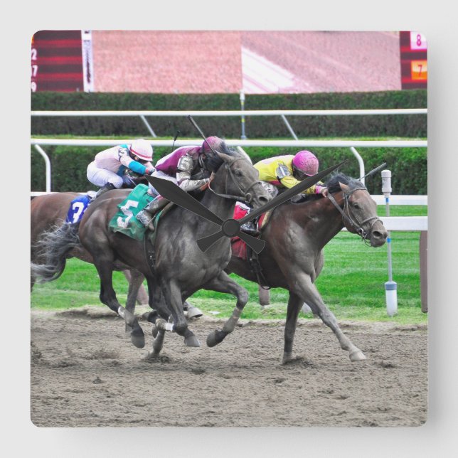 Relógio Quadrado E eles estão em Saratoga (Frente)