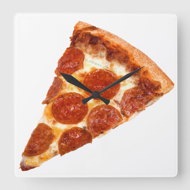 Relógio Quadrado Fatia de pizza de pepperoni clássica da SlipperyJo (Frente)