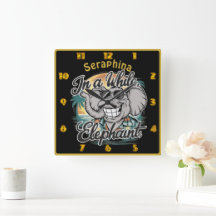 Feliz elefante na praia ensolarada