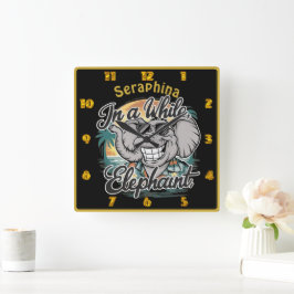 Relógio Quadrado Feliz elefante na praia ensolarada