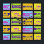 Relógio Quadrado Fitas de cassete de Pop de arte retrô dos anos 80<br><div class="desc">Nos anos oitenta todos vestiam fones de ouvido e ouviam suas músicas em um tocador de cassetes portátil. Insira seu cassete e você tinha música em qualquer lugar a qualquer hora, até que Side A chegou ao fim e a fita teve que ser virada para Side B. As Pessoas poderiam...</div>
