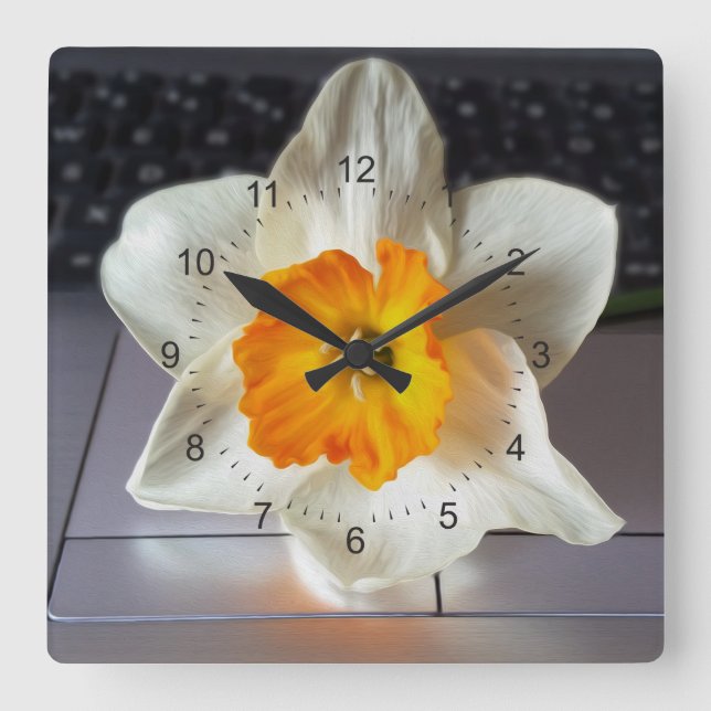 Relógio Quadrado Flor sobre teclado (Frente)