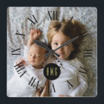 Relógio Quadrado Foto da família personalizada| Monograma Personali<br><div class="desc">Adicione um especial de foto ao seu coração a este relógio de parede personalizado. ******Se a foto for cortada, use a função 'editar este design' ou 'personalizar mais' para adicioná-la ao item. Depois de adicionar a foto, use a função para frente/para trás para embaralhá-la atrás do monograma e do círculo....</div>