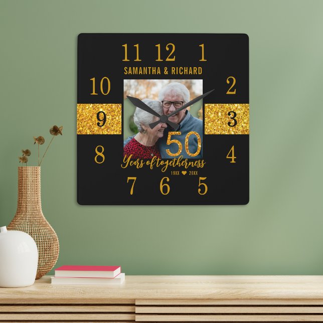 Relógio Quadrado Foto do 50º Aniversário do Casamento Dourado Negro (Black Gold Glitter 50th Wedding Anniversary Photo Square Wall Clock)
