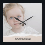 Relógio Quadrado Foto minimalista moderna e texto personalizado ros<br><div class="desc">Foto minimalista moderna e texto personalizado rosa</div>