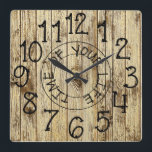 Relógio Quadrado Hora russa personalizada da madeira marrom da sua<br><div class="desc">Um design bonito, único, apresenta um fundo de madeira marrom falso-rústico com letras negras que dizem, "HORA DA SUA VIDA". Faz um excelente de casamento, aniversário ou presente de inauguração. Que acessório elegante e rústico para sua sala de estar, quarto ou sala de família. Se precisar de ajuda para personalizar,...</div>