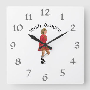 Relógio Quadrado Irlandês Dancer Blonde em Vermelho