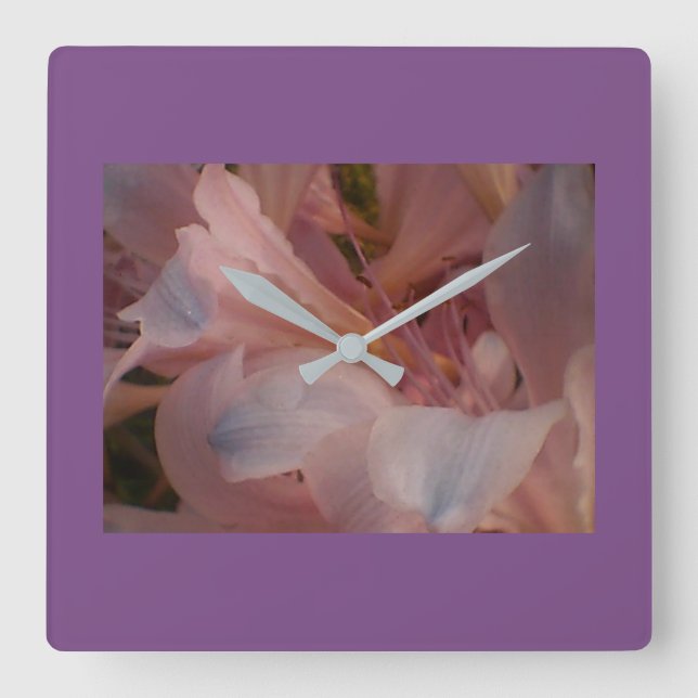 Relógio Quadrado Lily Rosa Com Moldura Roxa (Frente)