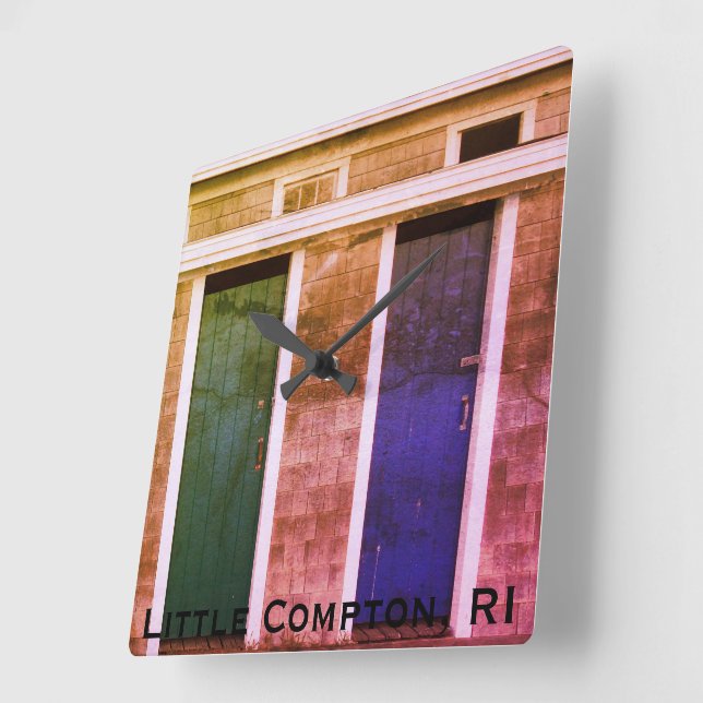 Relógio Quadrado Little Compton, RI Summer Beach Cabanas (LC) (Ângulo)