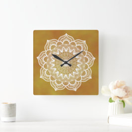 Relógio Quadrado Mandala Branco em Fundo Dourado