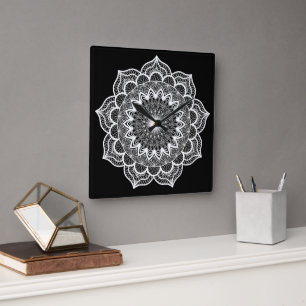 Relógio Quadrado Mandala Branco em Fundo Preto