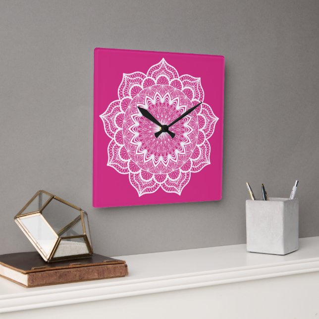 Relógio Quadrado Mandala Branco em Fundo Rosa Pequeno (Escritório)
