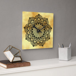 Relógio Quadrado Mandala Preto em Fundo Dourado Suave
