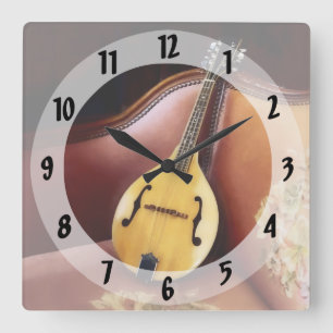 Relógio Quadrado Mandolin no sofá
