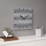 Relógio Quadrado Manuscrito Elegante Silver Casamento de Aniversári<br><div class="desc">Um relógio moderno,  simples,  elegante,  elegante,  personalizado de aniversário de casamento,  com caligrafia moderna e um fundo prateado de metal escovado. Um belo casamento personalizado ou presente de aniversário para um jovem - e jovem de coração - casal comemorando suas 1ruas,  3º,  5,  10,  25 ou 50º aniversário.</div>