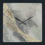 Relógio Quadrado Matriz de Nuvem<br><div class="desc">Nuvem Matriz II de Jennifer Goldberger. Apresenta uma forma dourada,  em forma de malha,  contra um fundo de cinza em nuvem contrastante.</div>