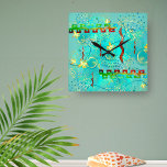 Relógio Quadrado Mayan Turquoise & Ouro Misty Sky<br><div class="desc">Esta design lúcida e luminosa celebra a cultura maia da Península do Iucatão. Mostra uma escultura guerreira maia, olhando para o horizonte. Sua requintada turquesa e placa de base ouro evoca o Caribe mexicano indígenas. Arte étnica mexicana no seu melhor. Toda a design é coberta por um véu, com ouro...</div>