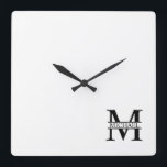 Relógio Quadrado Monograma e Nome Personalizados<br><div class="desc">Monograma e Nome Personalizados com um monograma personalizado no estilo de fonte clássico serif com uma caixa de nome no meio de um monograma.

Perfeito como decores caseiros,  presentes para o aquecimento doméstico,  presentes de férias para a família,  recém-casados e muito mais.</div>