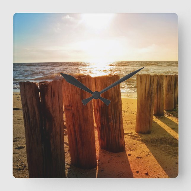 Relógio Quadrado Na costa do Mar do Norte (Frente)