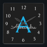 Relógio Quadrado Nome do Monograma Girly de Script Preto Azul<br><div class="desc">Relógio de Nome do Monograma de Script Azul e Preto. Isto faz o doce e perfeito aniversário de 16 anos,  casamento,  chá de panela,  aniversário,  chá de fraldas ou festa de solteira presente para alguém que ama luxo de luxo e estilos quíticos.</div>