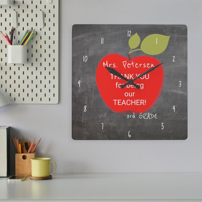 Relógio Quadrado Nome do professor | Quadro negro maçã vermelha obr (Criador carregado)