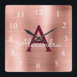 Relógio Quadrado Nome metálico Dourado do monograma de Borgonha do<br><div class="desc">Coram cor-de-rosa - o nome de aço inoxidável cor-de-rosa do monograma da folha do falso do ouro e da Borgonha e o pulso de disparo de parede inicial do serviço. O pulso de disparo de parede faz o presente perfeito para alguém que ama a decoração metálica cor-de-rosa.</div>