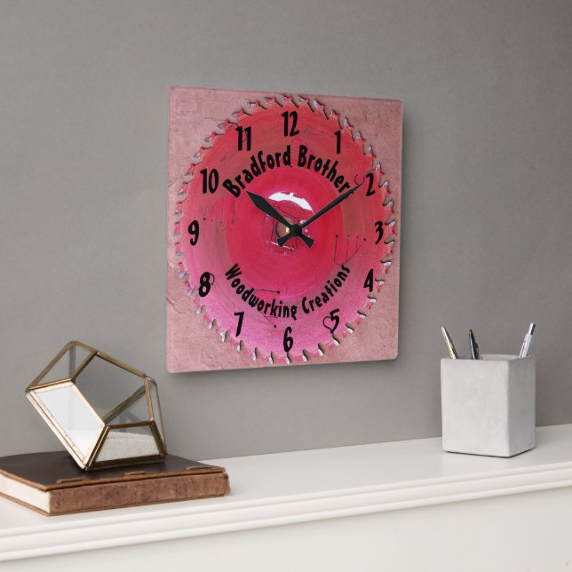 Relógio Quadrado Nome Personalizado da lâmina Red Saw do Handyman W (Escritório)