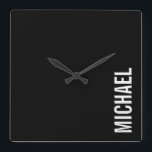 Relógio Quadrado Nome Personalizado Mínimo Moderno Preto<br><div class="desc">Design minimalista moderno com nome personalizado no estilo de fonte branco negrito do sans moderno em fundo preto.</div>