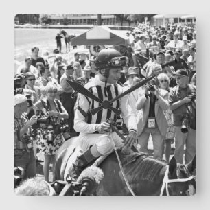 Relógio Quadrado O alerta da forma ganha o Schuylerville