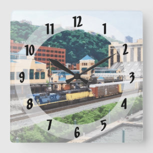 Relógio Quadrado PA de Pittsburgh - Trem que vai pelo quadrado da