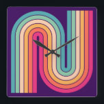 Relógio Quadrado Padrão Geométrico de Stripes com Estilo Retroativo<br><div class="desc">Padrão Geométrico de Stripes Archadas com Estilo Brilhante e Colorido dos anos 70.</div>