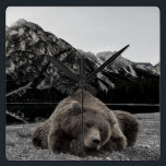 Relógio Quadrado Paisagem do Decor Russo do Urso Dormindo<br><div class="desc">Este design pode ser personalizado escolhendo a opção Editar Design. Você também pode transferir para outros itens. Entre em contato comigo em colorflowcreations@gmail.com ou use a opção de bate-papo no topo da página se você quiser ter este design em outro produto ou precisar de assistência. Veja mais designs ou siga-me...</div>