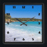 Relógio Quadrado Paraíso Tropical de Praia Exótica<br><div class="desc">Um relógio com uma fotografia de uma praia na ilha grega Creta. Uma bela praia azul tropical com surf de espuma. Um maravilhoso destino de viagem tranquilo.</div>