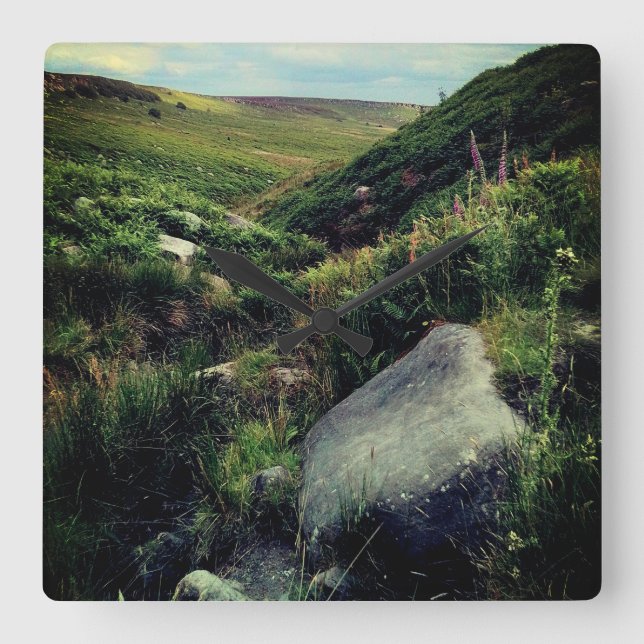 Relógio Quadrado Pedras, na encosta (Frente)