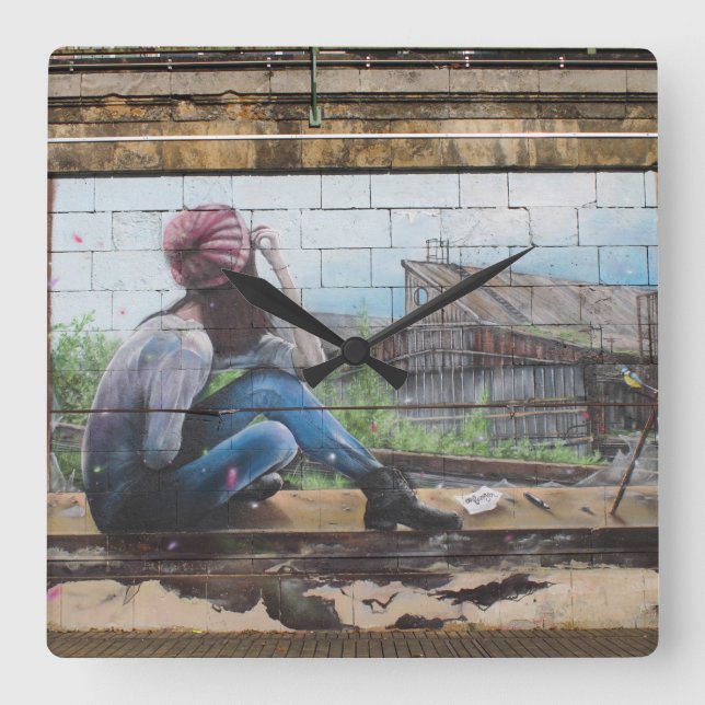 Relógio Quadrado Pensamentos Perdidos Sobre Grafite Infantil (Frente)