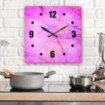 Relógio Quadrado Pontos de confete simples do glam de cor rosa-chic<br><div class="desc">Números negros e fáceis de ler e pontos de confete coloridos cor de laranja, rosa e roxo sobrepõem uma cor-de-água de mármore rosa brilhante, brilhante e quente, fundo com brilho roxo. Dê vida ao seu quarto favorito com este relógio de parede na moda, moderno, simples e chic. A tua escolha...</div>