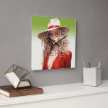 Relógio Quadrado Pop Cultura Assinável Adicionar Foto Personalizada<br><div class="desc">Pop Cultura Assinável Adicionar Foto Personalizada Relógio de Parede Quadrada Personalizada. Você é um influenciador, ator, modelo, músico, atleta ou entretenedor que atende a eventos de fãs? Sinais de cultura de pop são itens exclusivos que você pode personalizar facilmente com sua foto e marca para seu próximo evento. Porque você...</div>