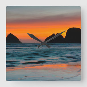 Relógio Quadrado Pôr do sol, pilares de rocha no mar, Oceanside, Or