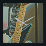 Relógio Quadrado presente de guitarra para dia de os pais<br><div class="desc">Este trabalho de arte de guitarra retrô vintage é um presente incrível para um guitarrista,  um guitarrista ou um amante de violão. Pode ser dado como presente de aniversário guitarrista,  presente de guitarra para pai,  e melhor presente guitarrista de sempre. Mostra um clássico trabalho de arte de guitarra acústica.</div>