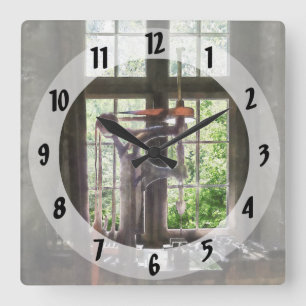 Relógio Quadrado Pressione por janela