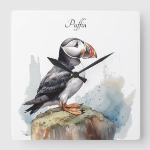 Relógio Quadrado Puffin bonito em uma rocha em aquarela