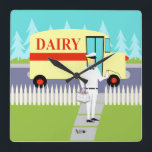 Relógio Quadrado Pulso de disparo de parede acrílico do Milkman<br><div class="desc">Se você tem uma sede para um design moderno do meio século, este pulso de disparo de parede acrílico do Milkman retro da cidade pequena é para você! O estilo dos anos 60, características de design minimalistas da arte um dedicado, milkman que faz sua manhã arredonda-se. O homem louro está...</div>
