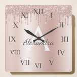 Relógio Quadrado Rosa Dourado - Nome do Monograma do Metal com Lant<br><div class="desc">Rosa Dourado - Folha cor-de-rosa esfarelada Metálica esfarelo com brilho esmagado Nome do monograma de metal e Relógio inicial de parede de luxo. Isto faz o doce e perfeito aniversário de 16 anos, casamento, chá de panela, aniversário, chá de fraldas ou festa de solteira presente para alguém que ama luxo...</div>